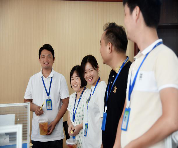 开云手机入口_开云(中国)工会开展“夏季送清凉”活动